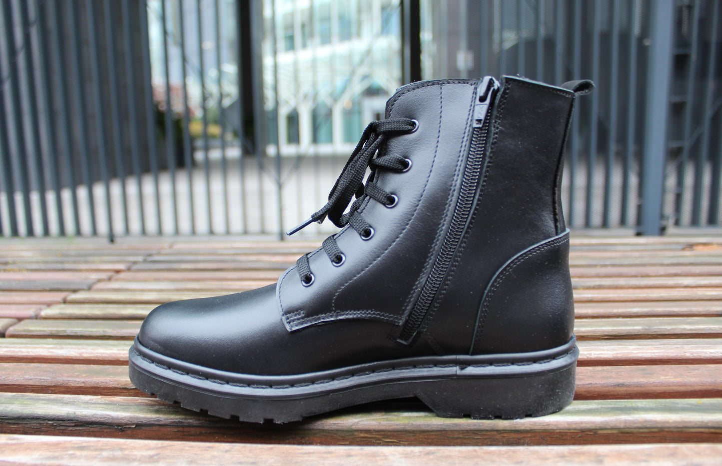 Stivaletti stringati in vera pelle nero