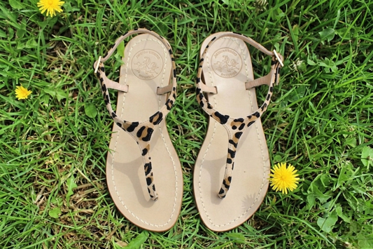 Sandali infradito in pelle leopardato