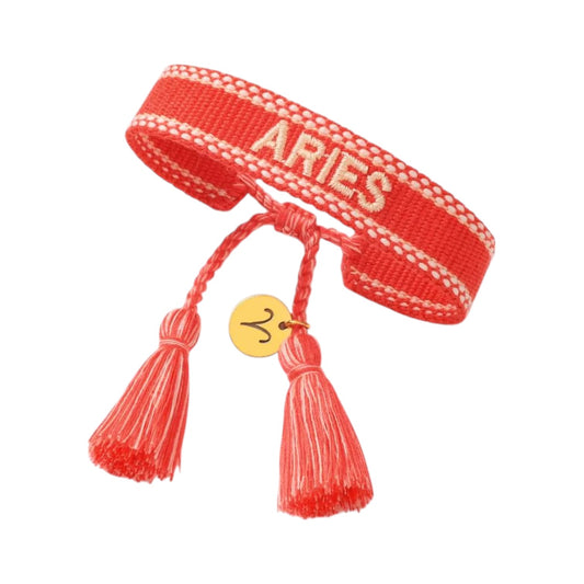Bracciale in tessuto rosso con scritta Aries oro e charm