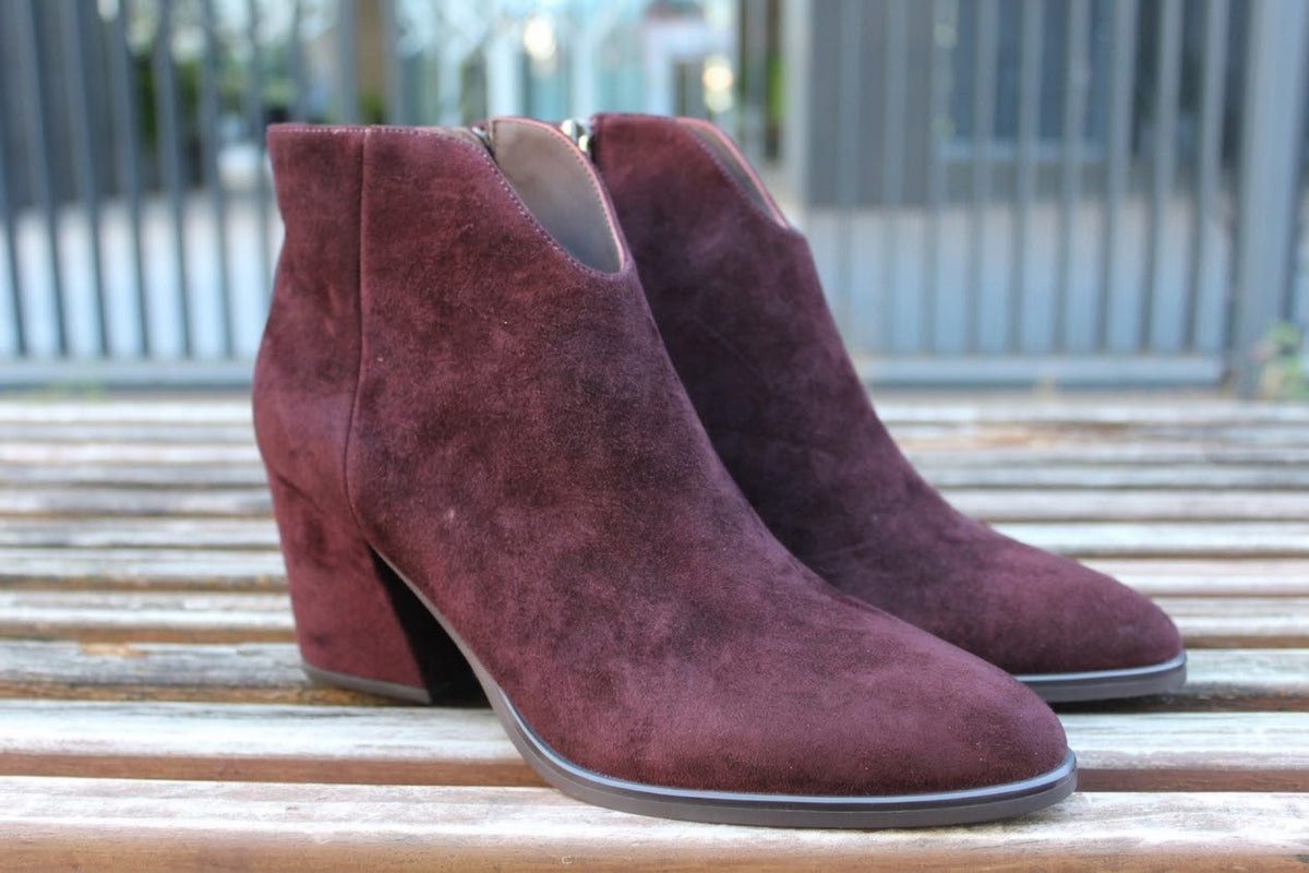 Stivaletti con tacco scamosciati bordeaux