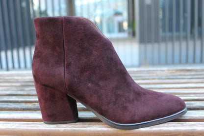 Stivaletti con tacco scamosciati bordeaux