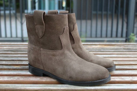 Stivaletti con rialzo interno scamosciati taupe