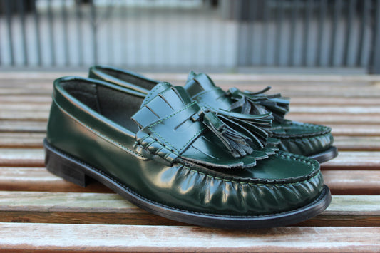 Mocassini in pelle con frangia e nappine verdone