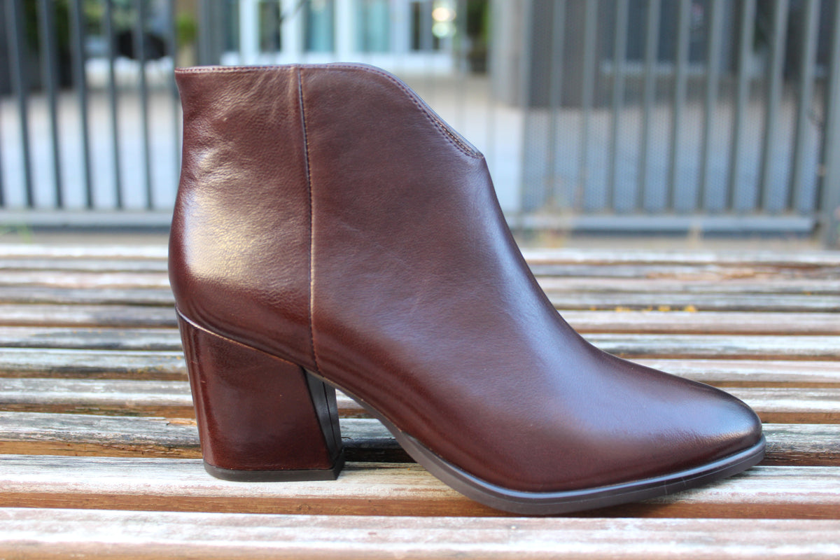 Stivaletti con tacco in pelle marrone