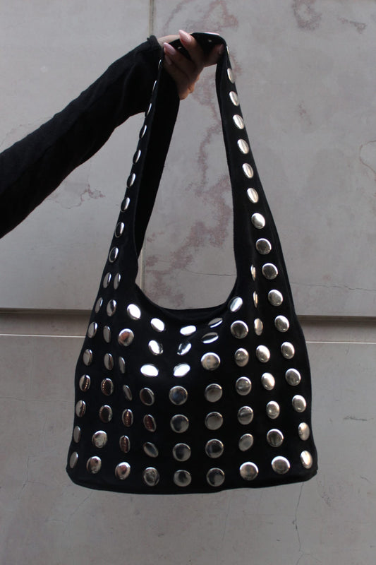 Borsa Suede secchiello maxi borchie nero