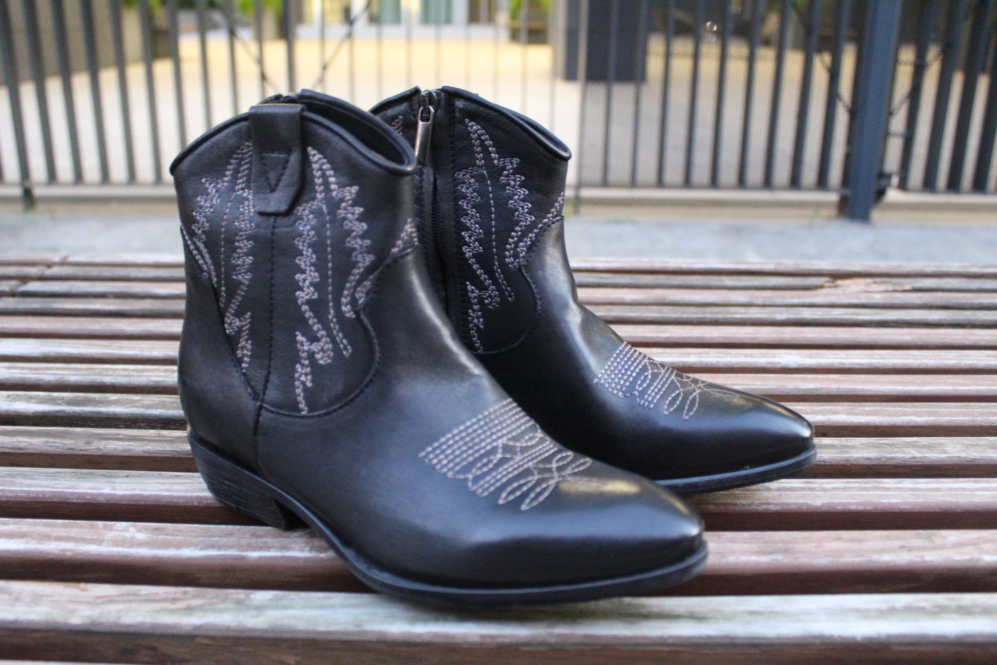 Camperos in vera pelle bassi neri cuciture tortora – FrancescaTrezzi