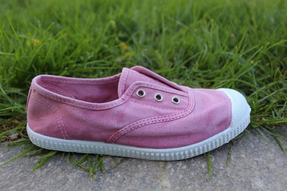 Scarpette Cienta in cotone con occhielli metallici rosa