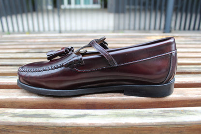 Mocassini in pelle con laccio e nappine bordeaux