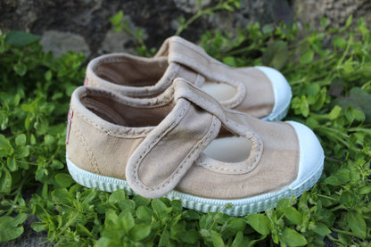 Scarpette Cienta in cotone con strappo beige