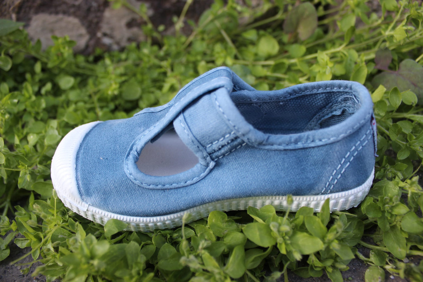 Scarpette Cienta in cotone con strappo azzurro