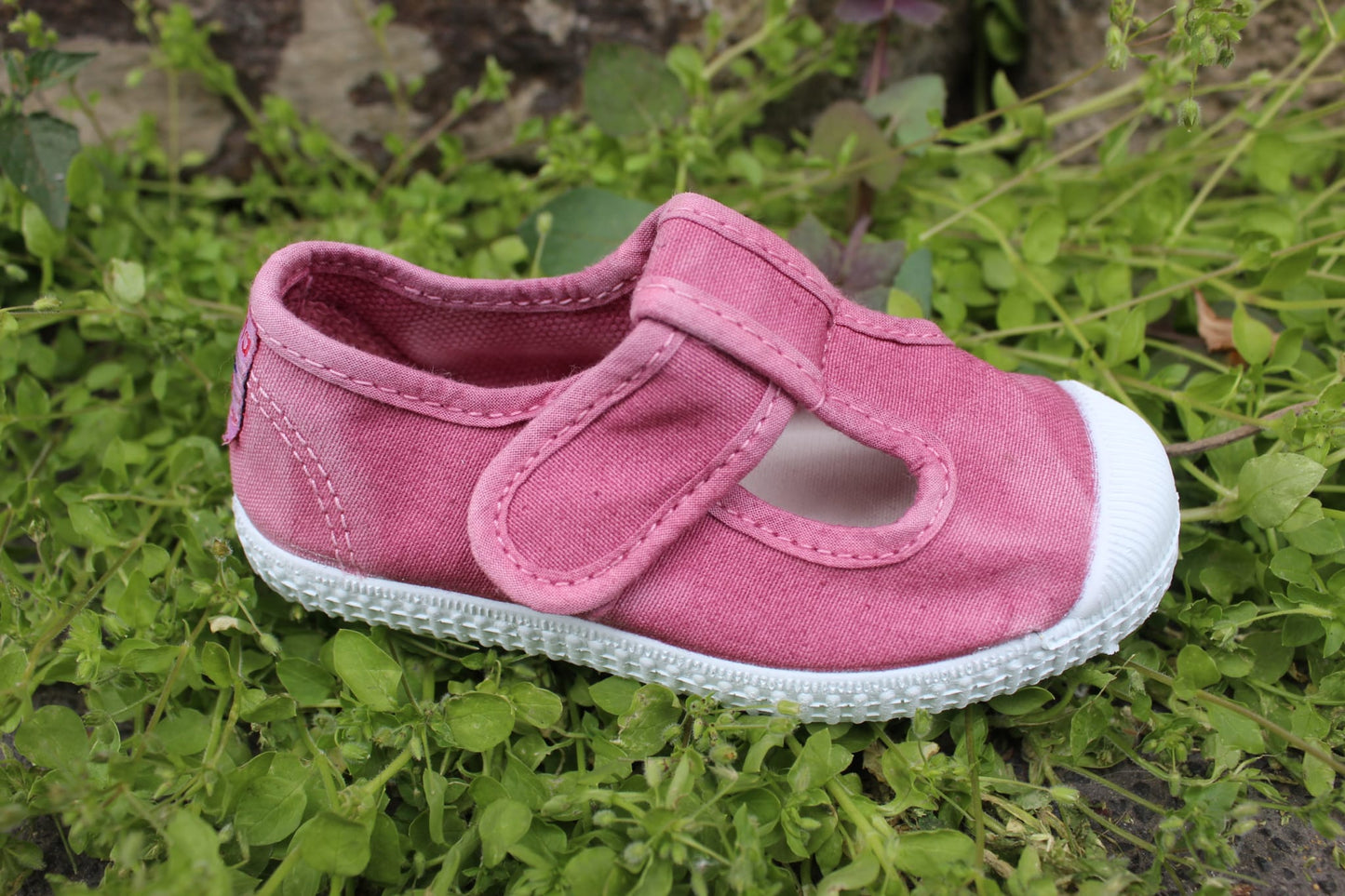 Scarpette Cienta in cotone con strappo rosa