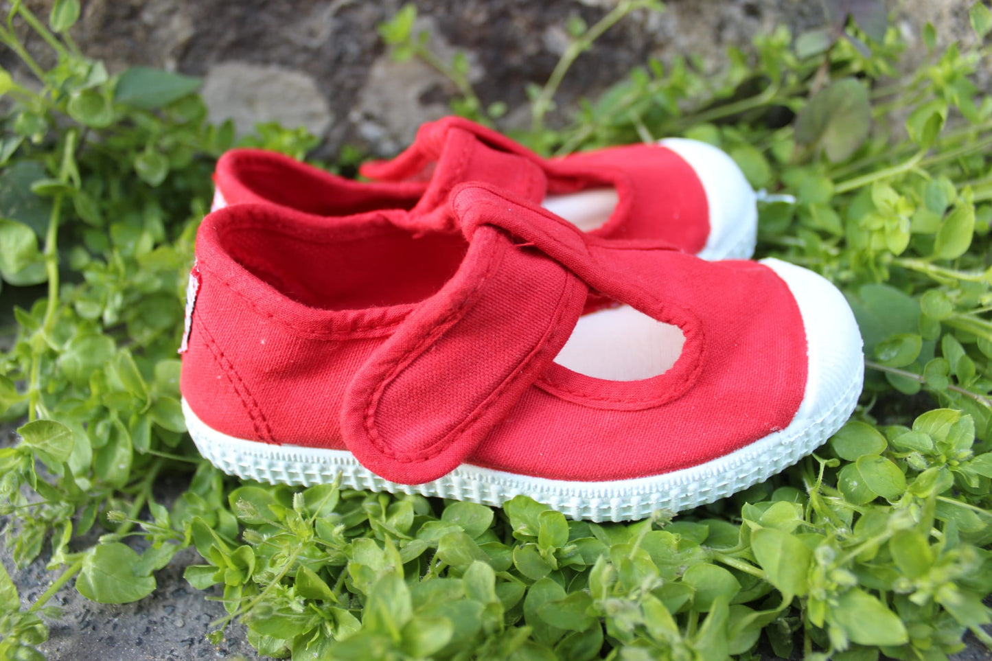 Scarpette Cienta in cotone con strappo rosso