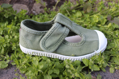 Scarpette Cienta in cotone con strappo verde oliva