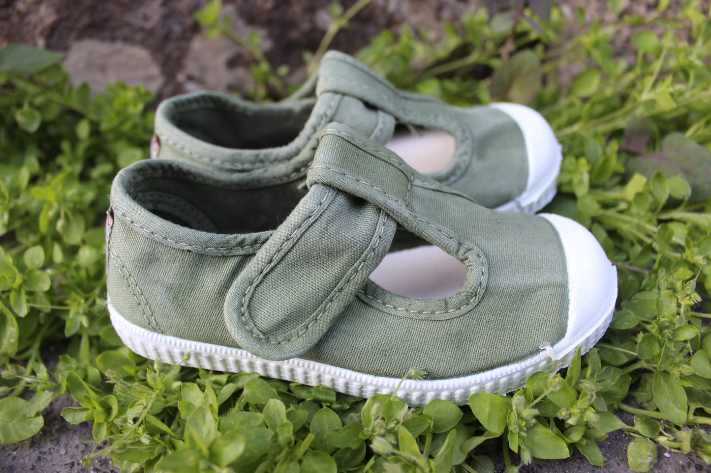 Scarpette Cienta in cotone con strappo verde oliva