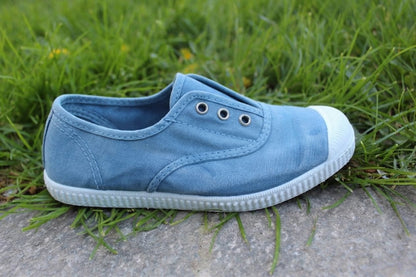 Scarpette Cienta in cotone con occhielli metallici azzurro