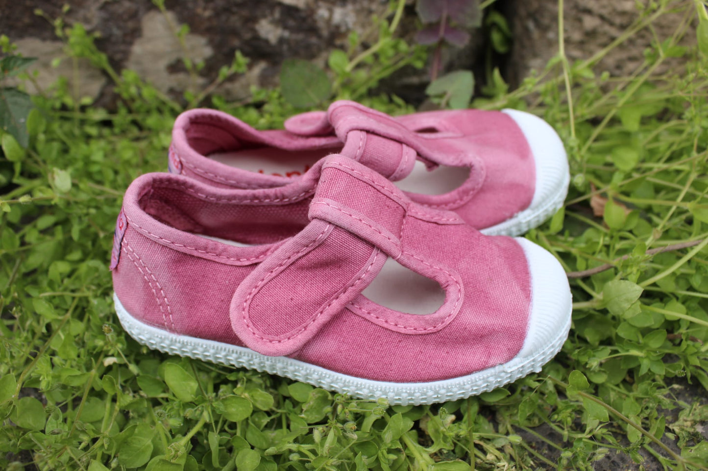 Scarpette Cienta in cotone con strappo rosa