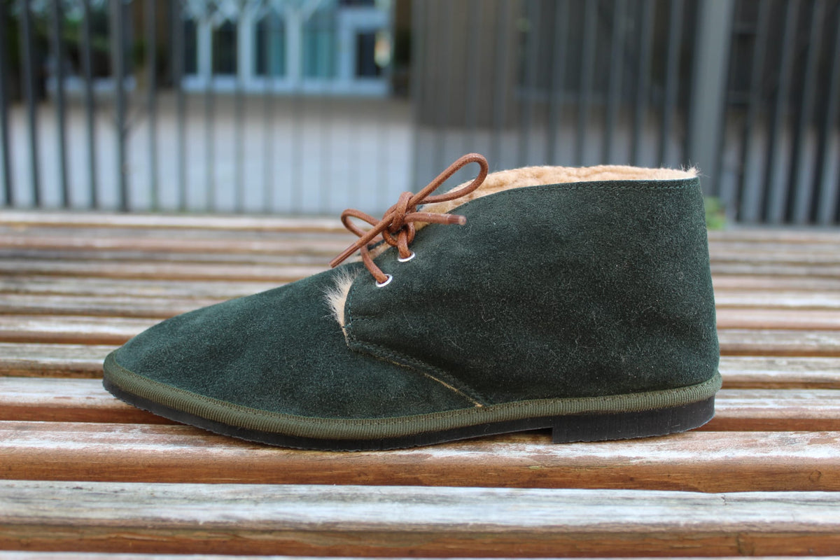 Polacchini scamosciati con pelo color verde bosco