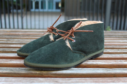 Polacchini scamosciati con pelo color verde bosco