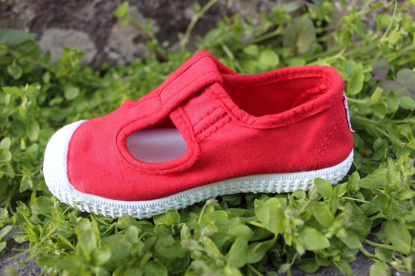 Scarpette Cienta in cotone con strappo rosso