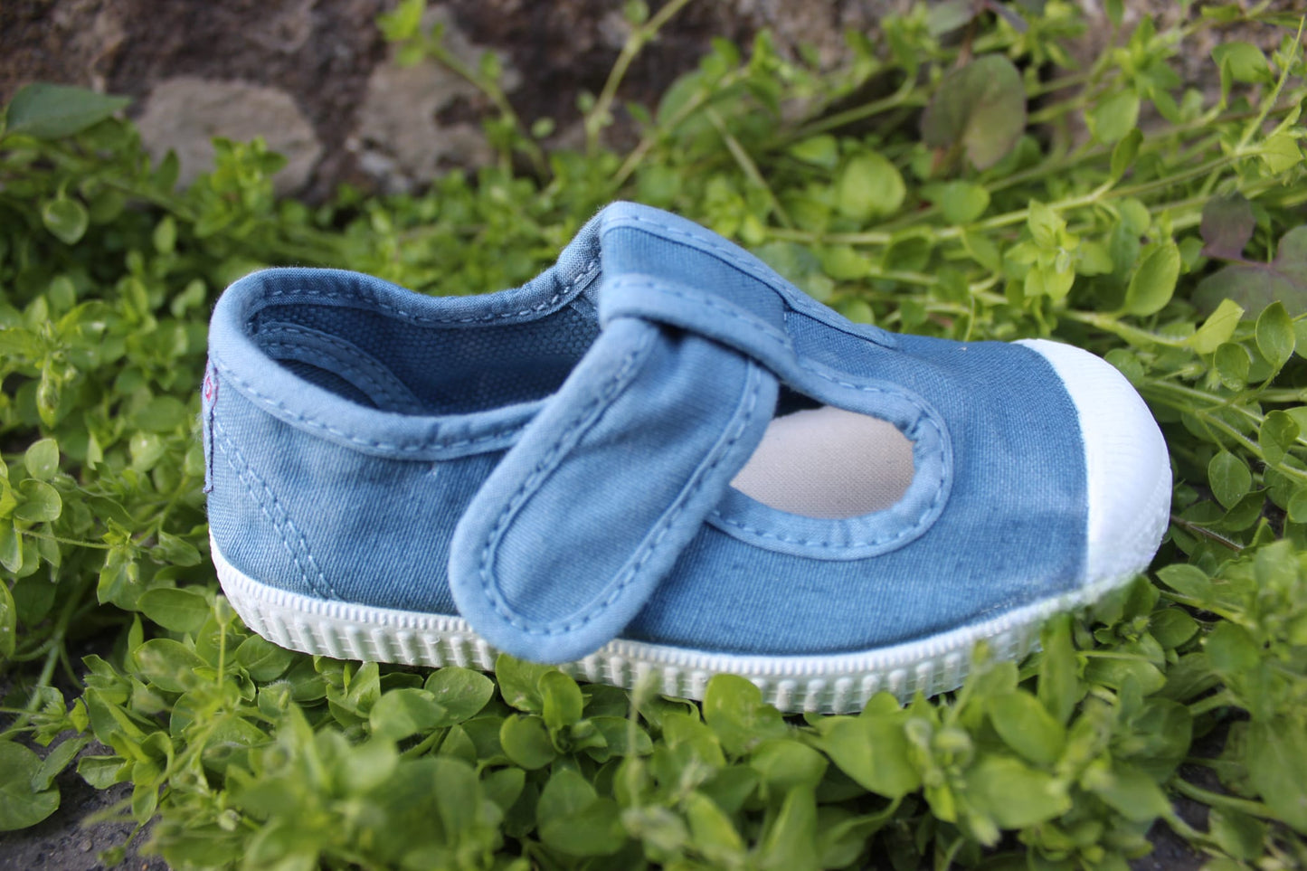 Scarpette Cienta in cotone con strappo azzurro