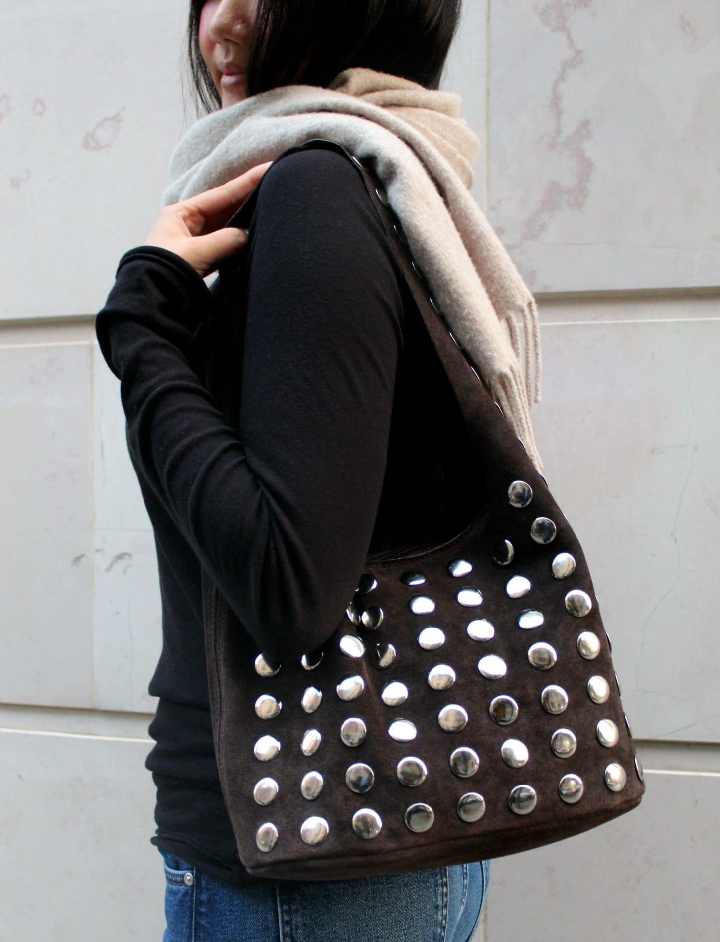 Borsa Suede in pelle vera con maxi borchie testa di moro