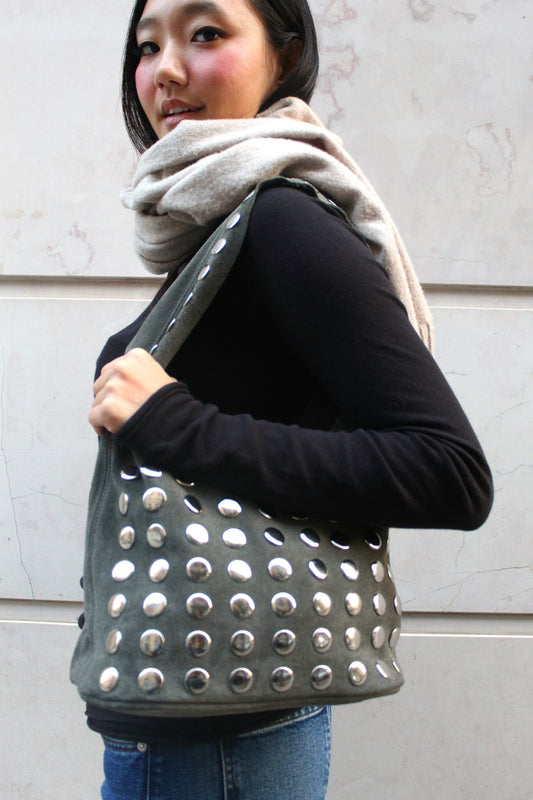 Borsa Suede in pelle vera con maxi borchie verde militare