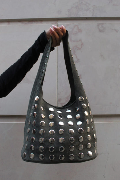 Borsa Suede in pelle vera con maxi borchie verde militare