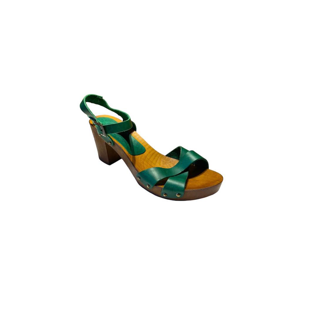 Zoccoli in pelle verde mela